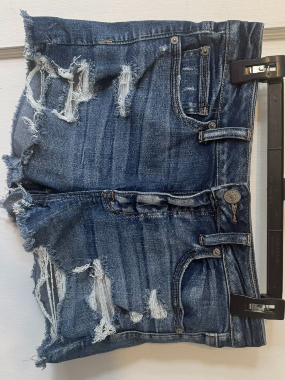 Women's American Eagle "Hi-Rise Shortie" Distressed Jean Shorts. Size 8.